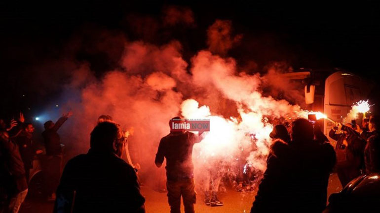 ΠΑΣ Λαμία: Τους αποθέωσαν για την ιστορική νίκη 
